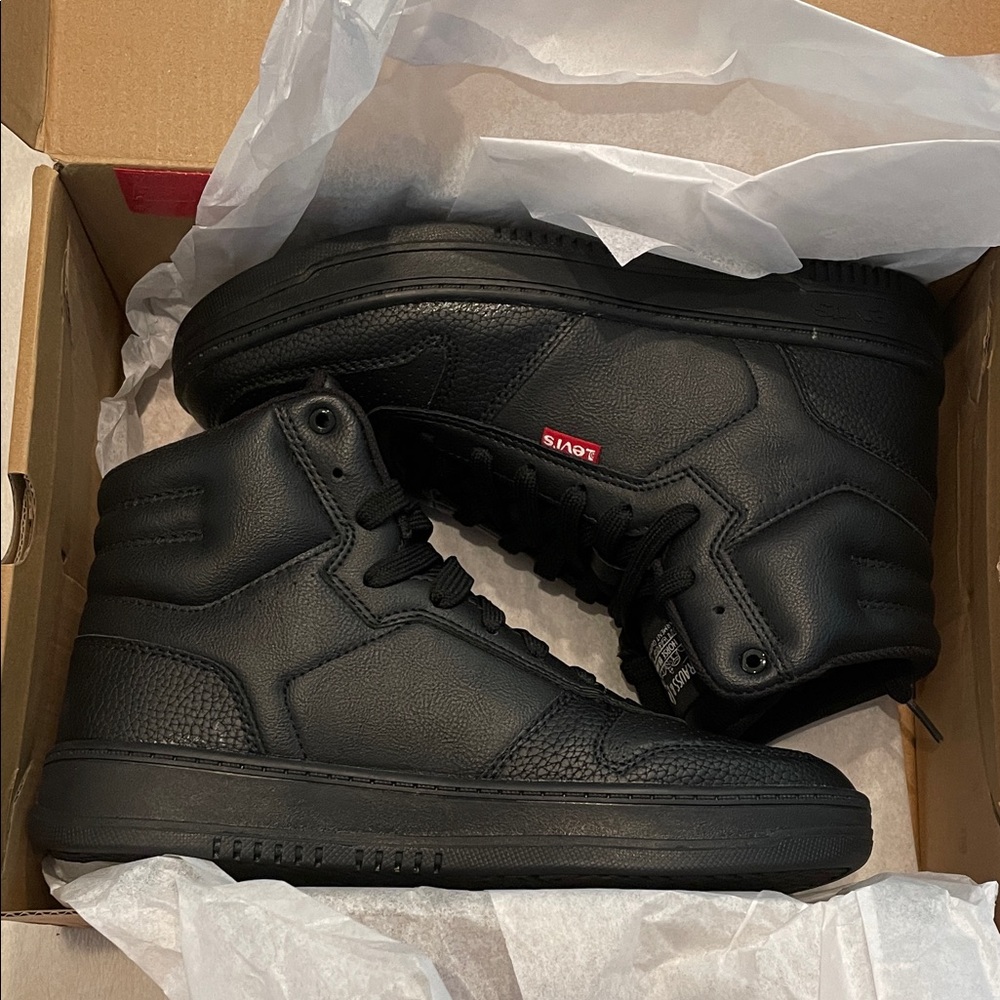 NIB LEVI’S Drive Hi Black High Top Sneakers Women’s 7